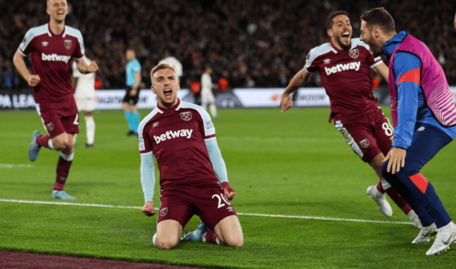 国脚关键进球助球队晋级淘汰赛